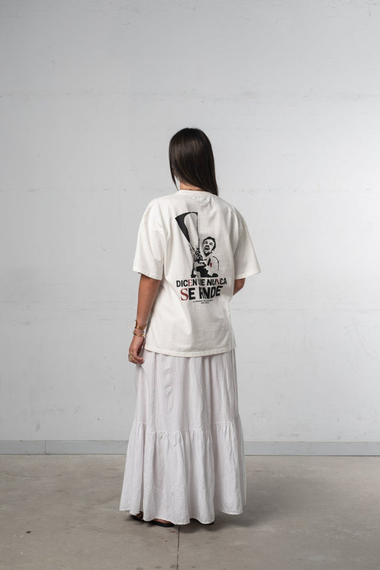 NEVER SURRENDER TEE - Esenzia