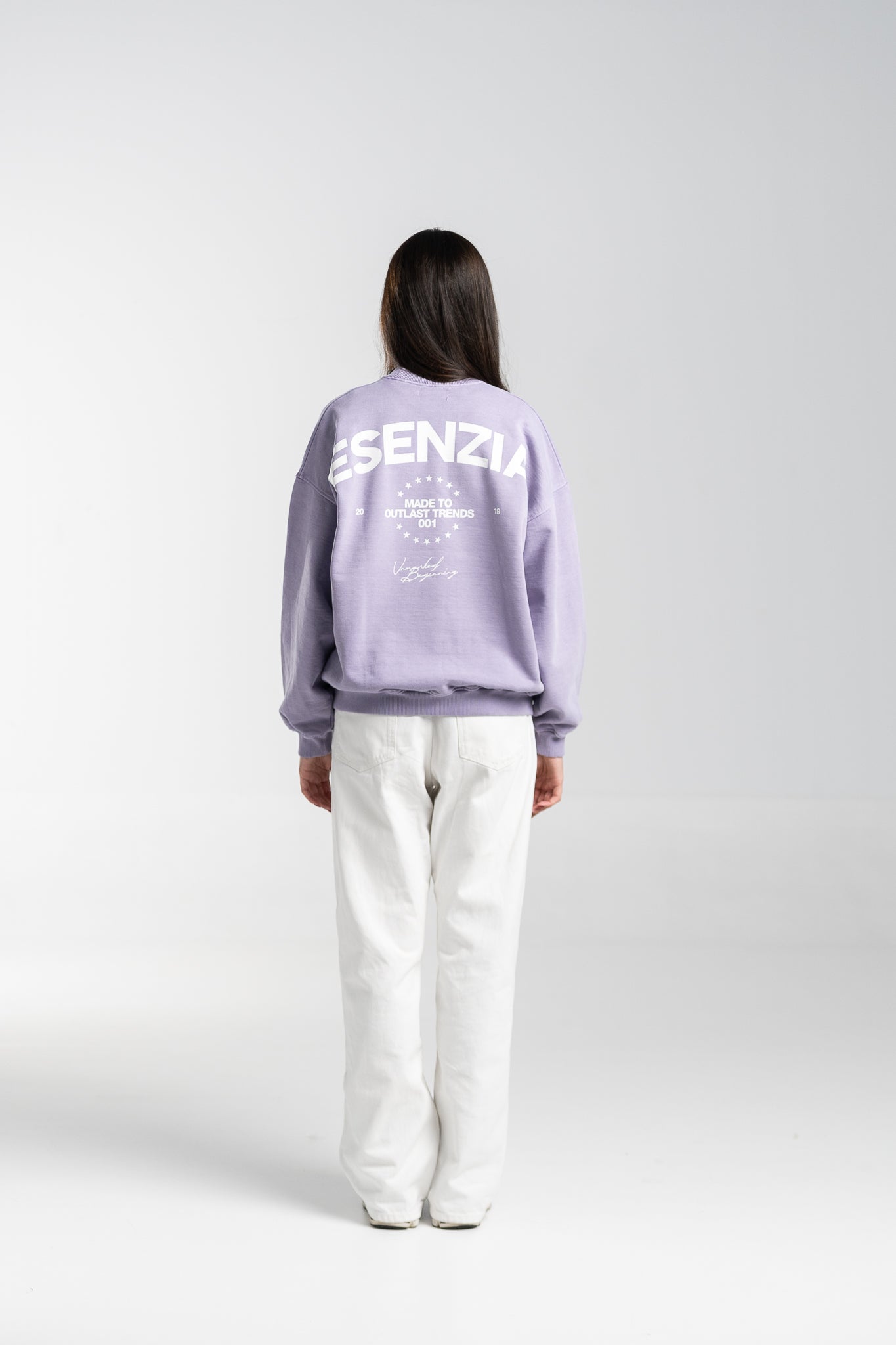 LIGHT OUTLAST CREWNECK