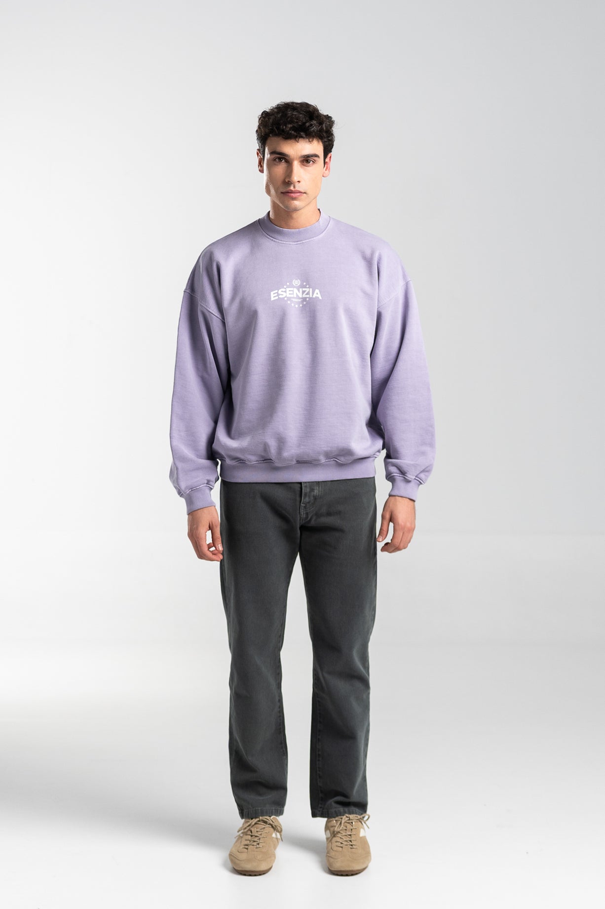 LIGHT OUTLAST CREWNECK