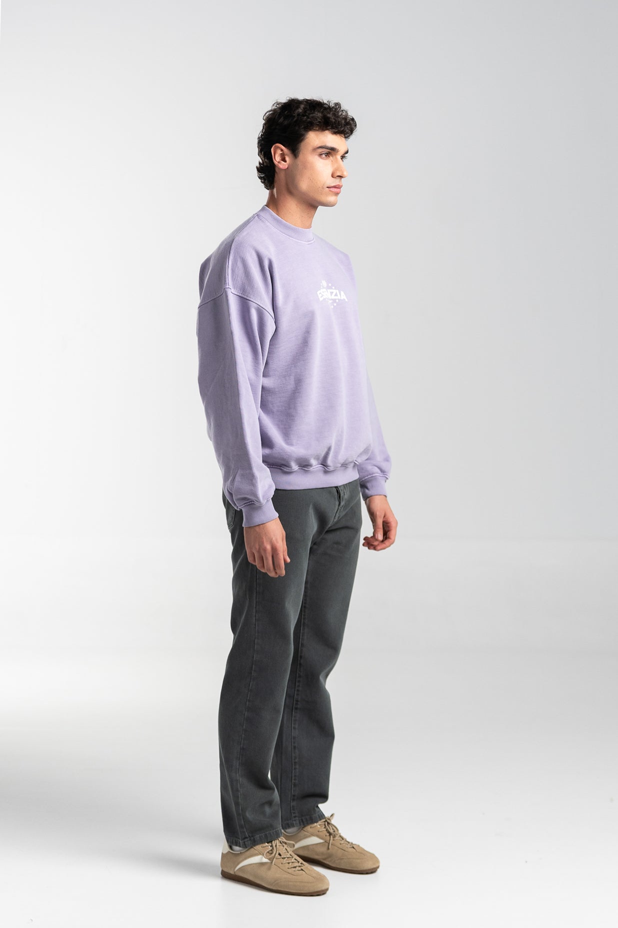 LIGHT OUTLAST CREWNECK