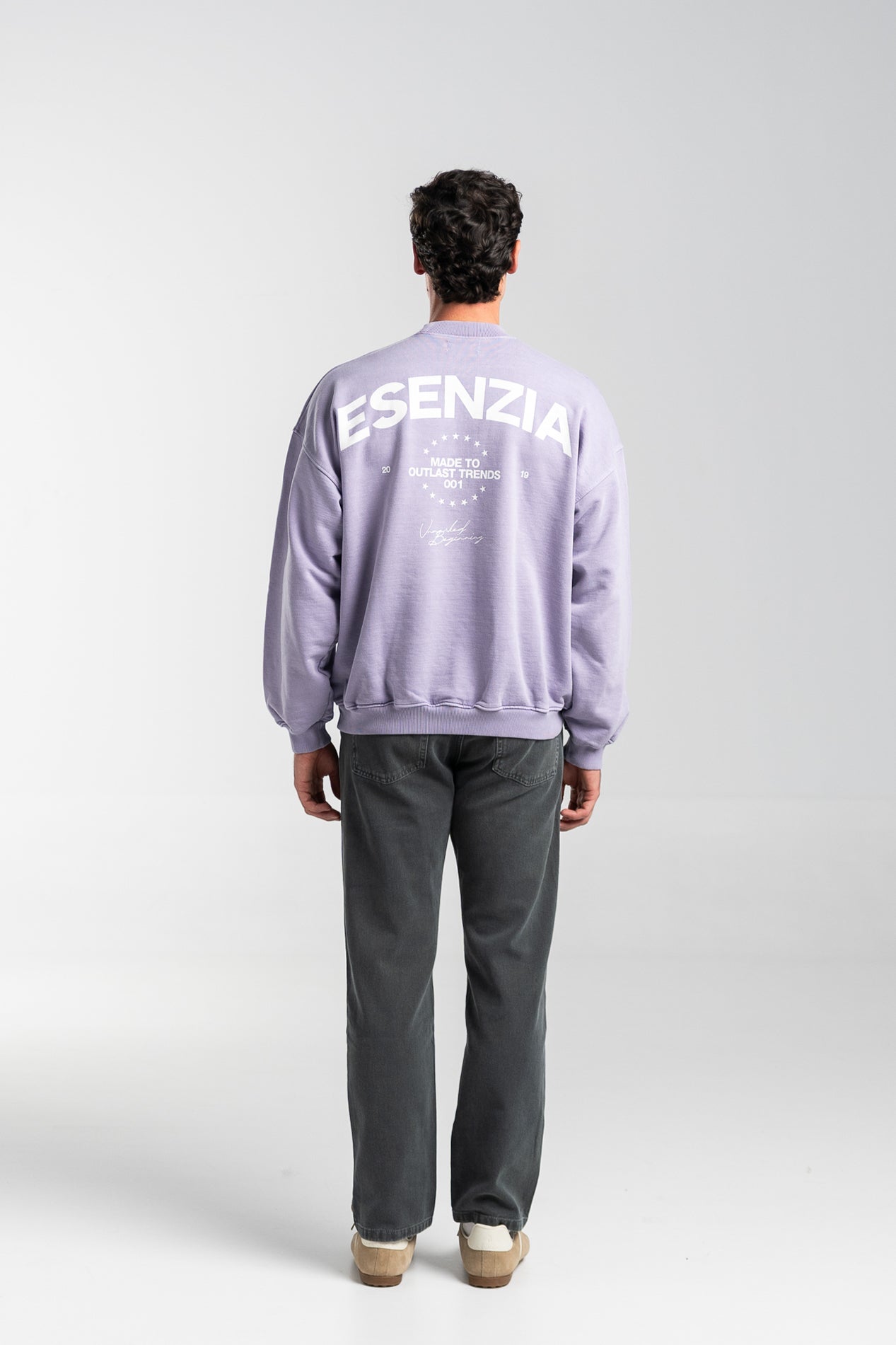 LIGHT OUTLAST CREWNECK