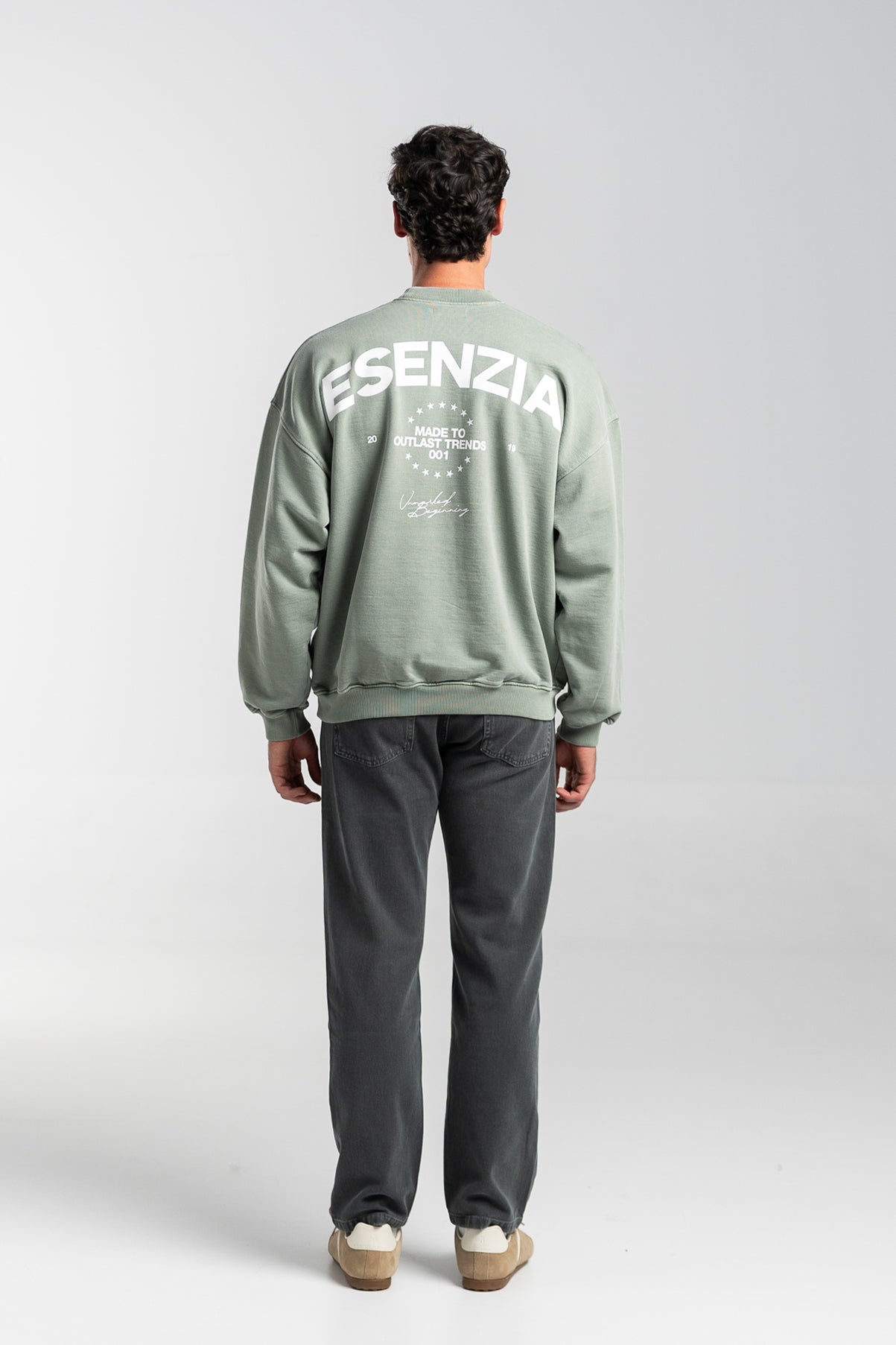 GREEN OUTLAST CREWNECK