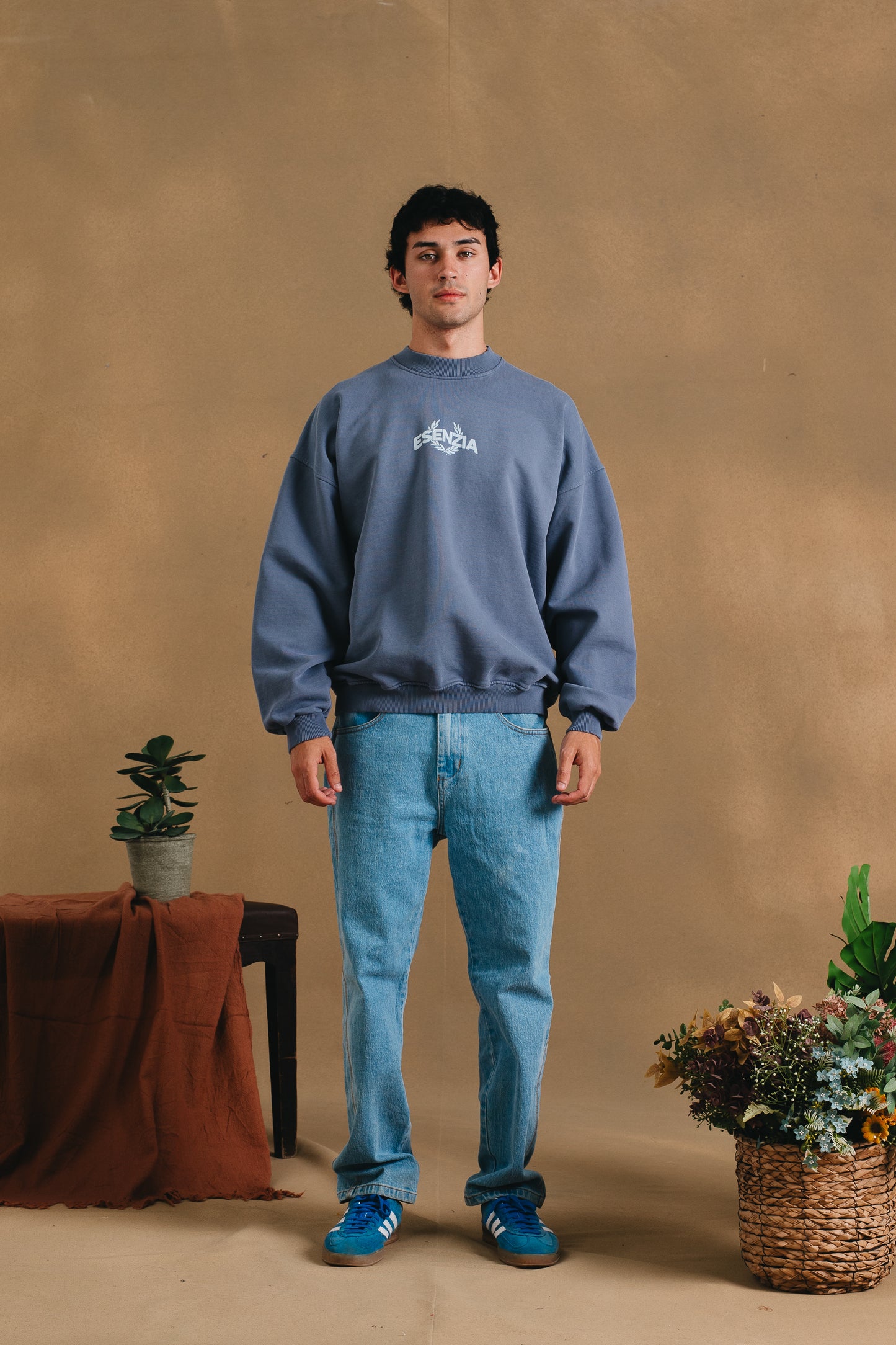 CAPRI ROYAL CREWNECK