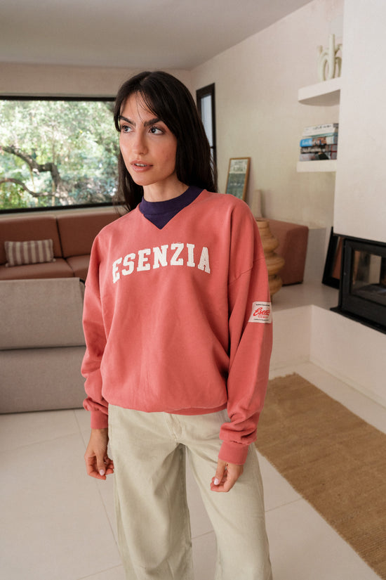 BRICK CONTRAST CREWNECK
