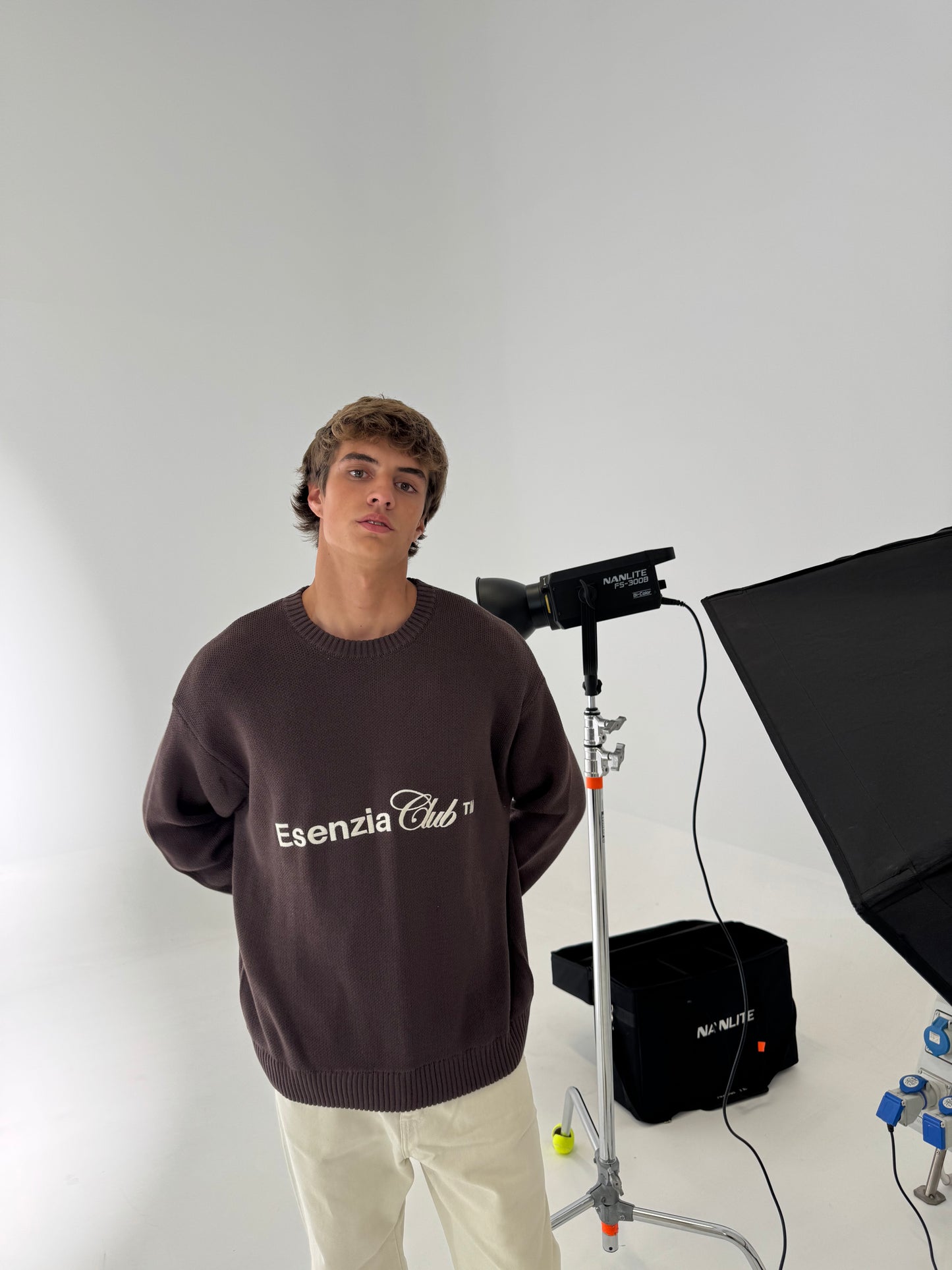 BROWN ICONIC KNIT SWEATER