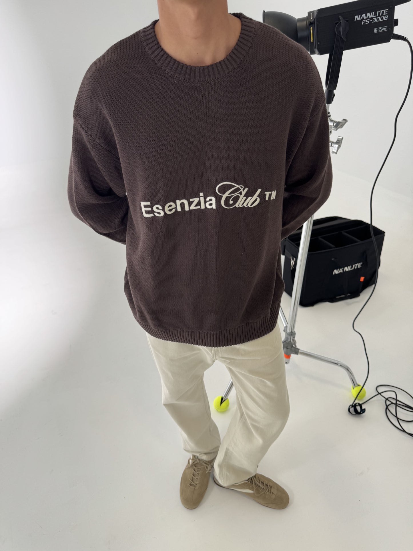 BROWN ICONIC KNIT SWEATER