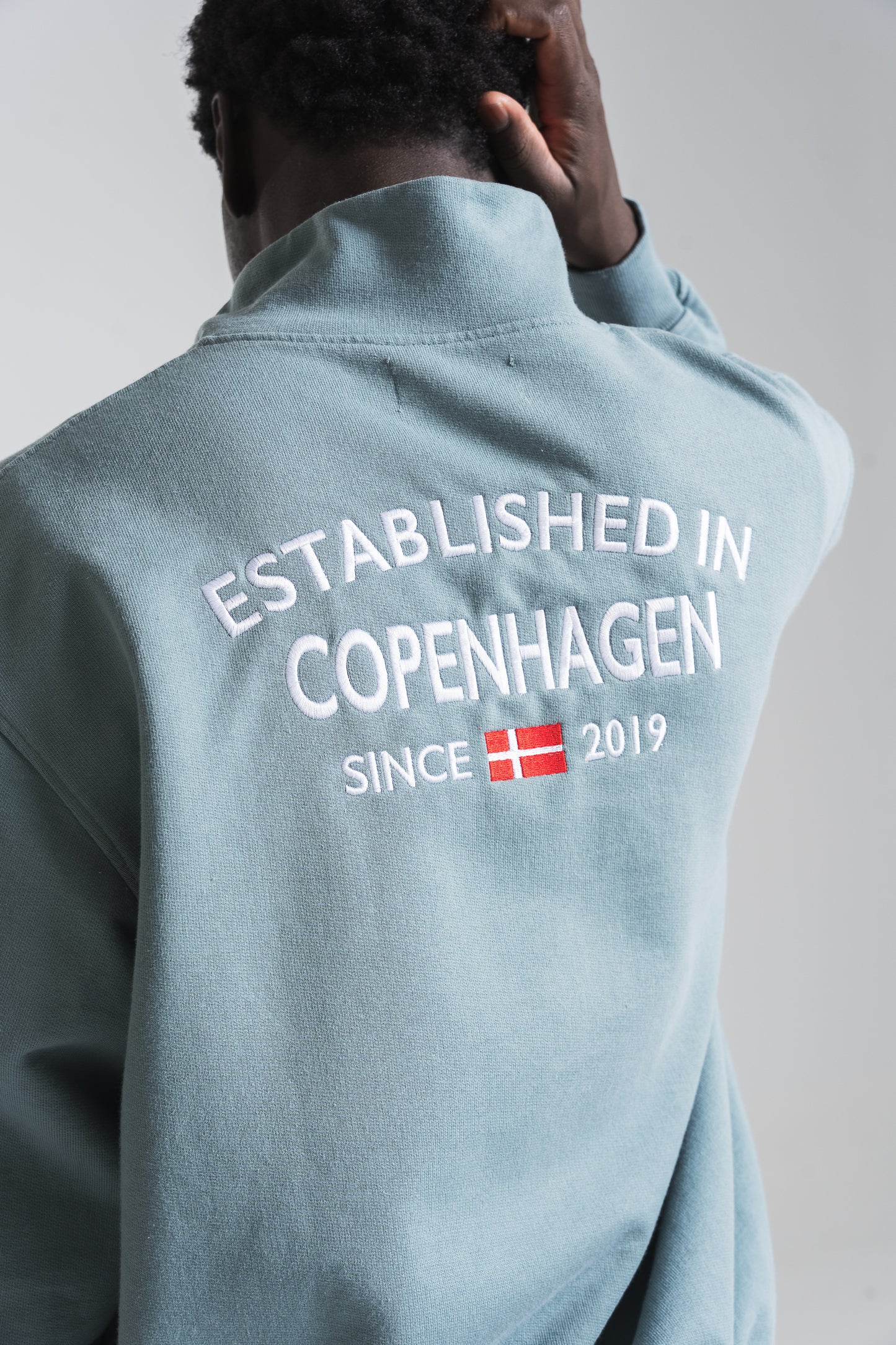 SKY BLUE CITY HALF-ZIP