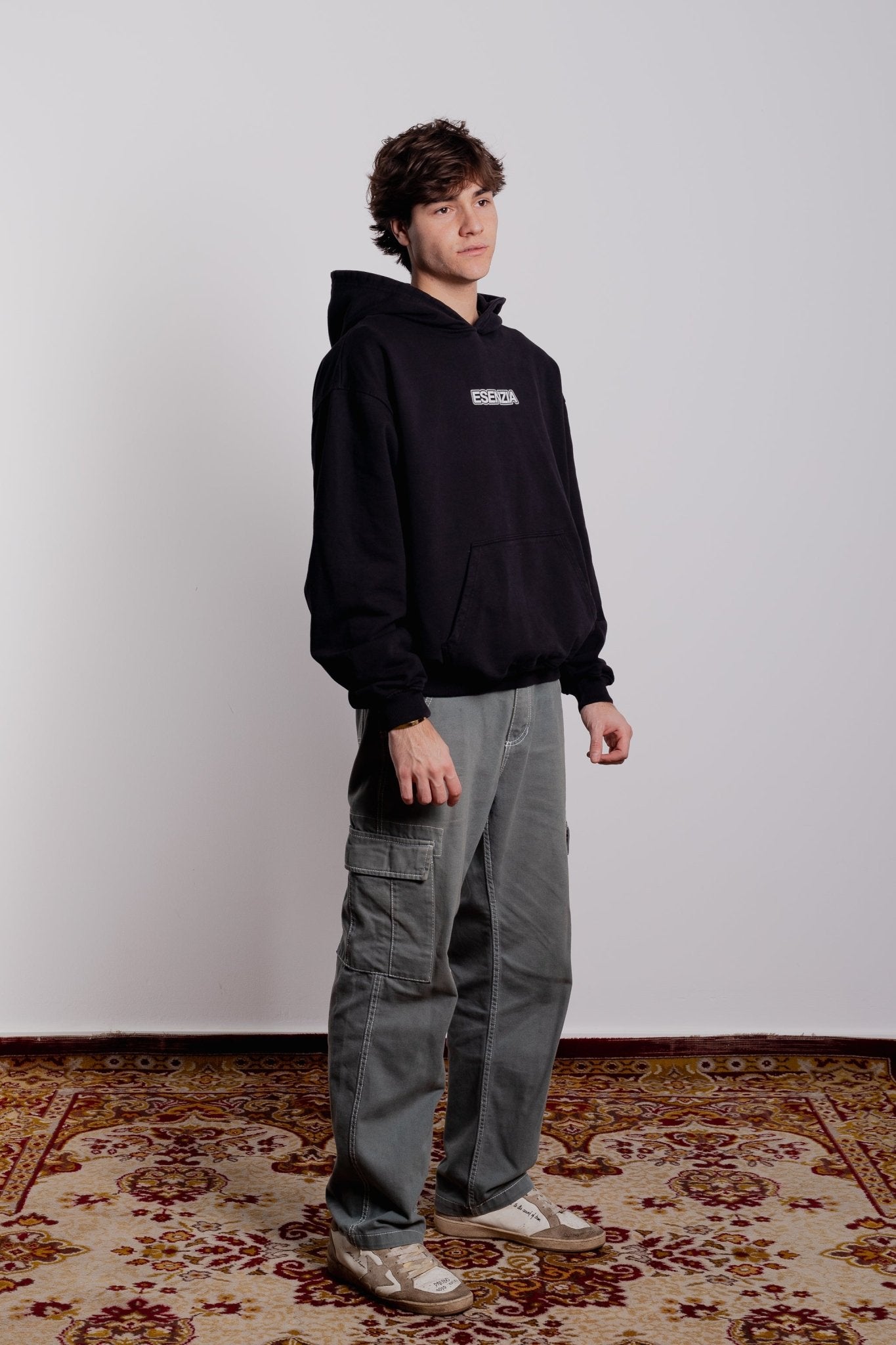 BLACK BEYOND HOODIE - Esenzia