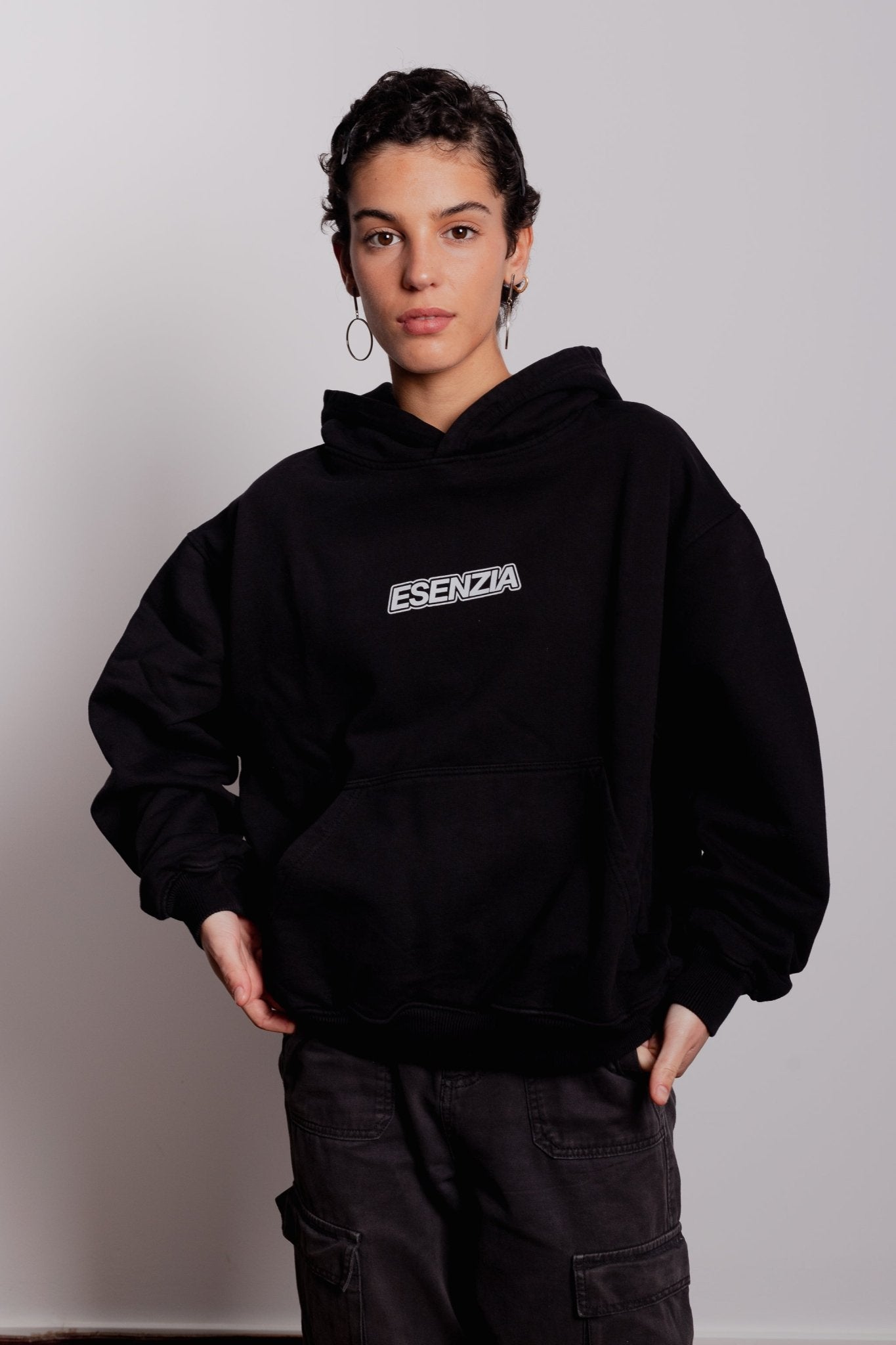 BLACK BEYOND HOODIE - Esenzia