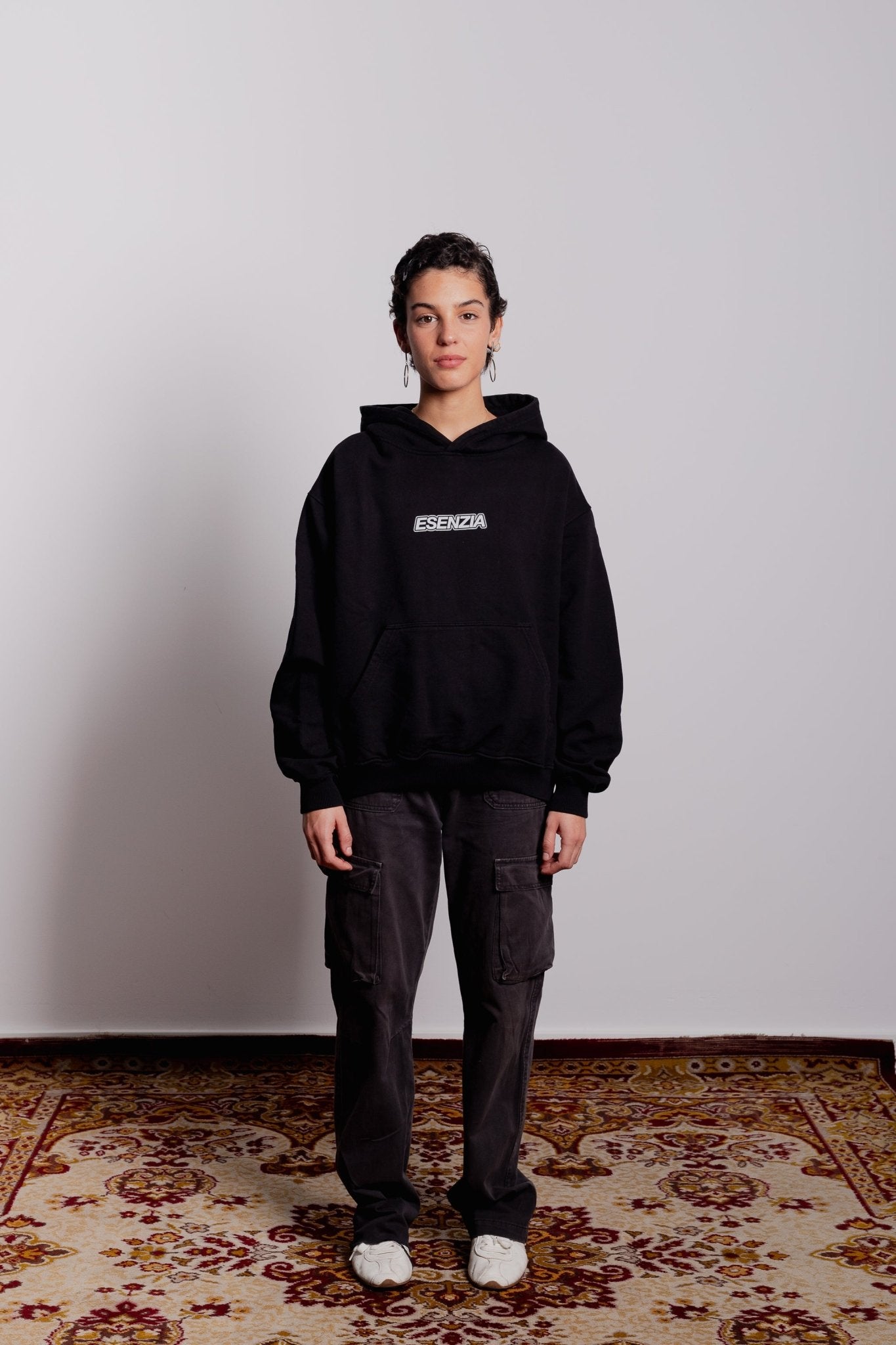 BLACK BEYOND HOODIE - Esenzia