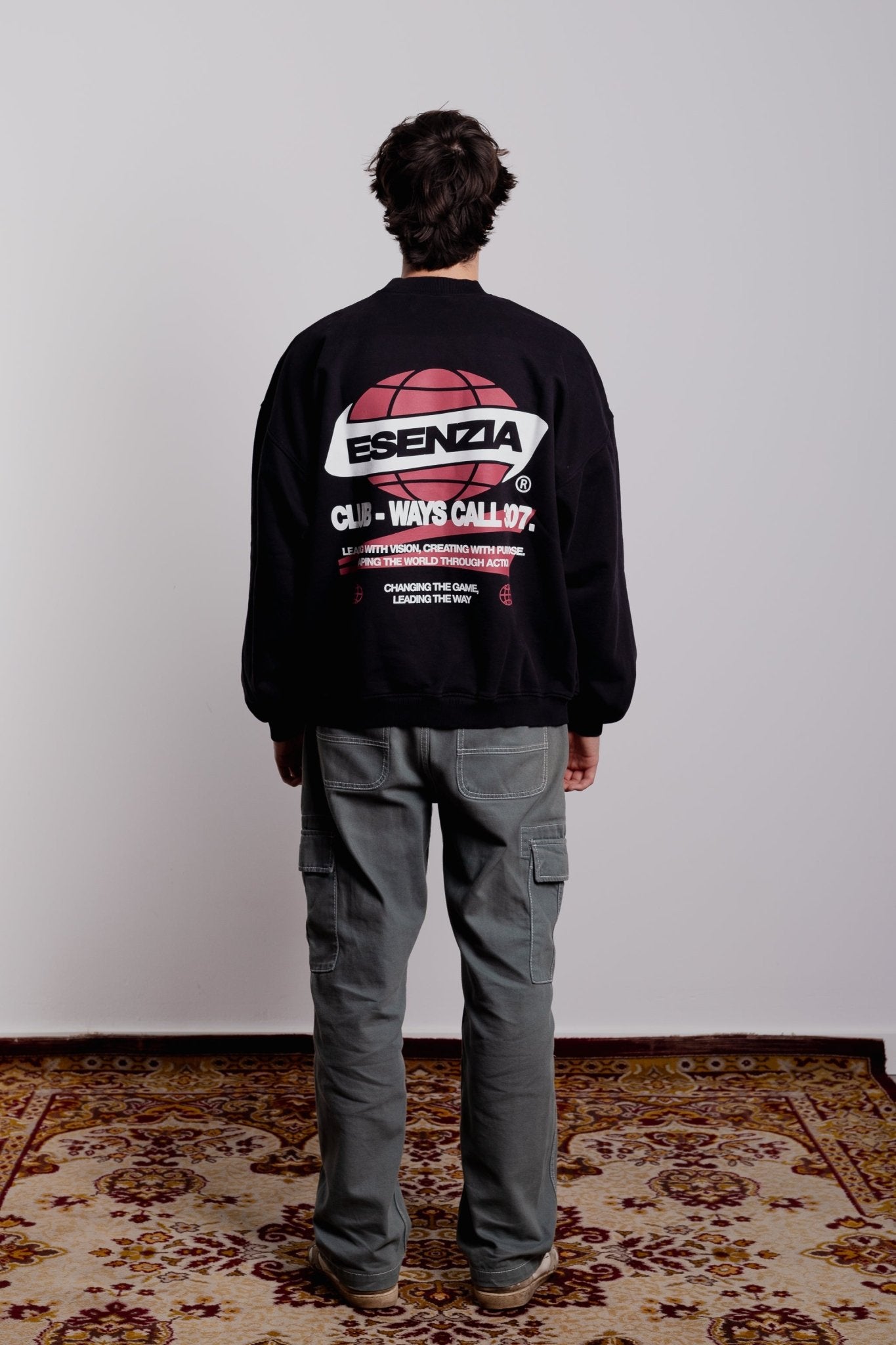 BLACK SATURNO CREWNECK - Esenzia