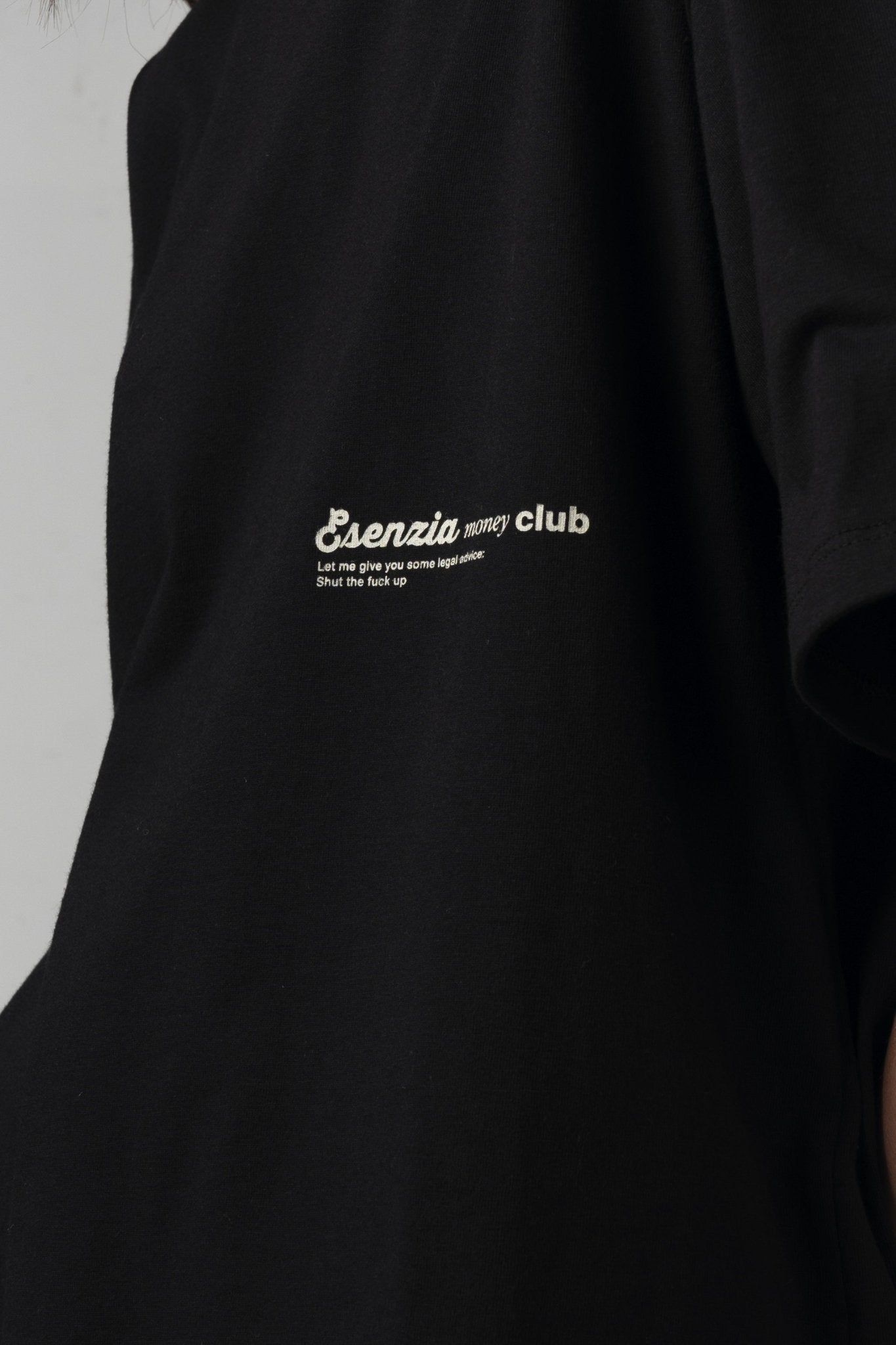 BLACK WOLF TEE - Esenzia