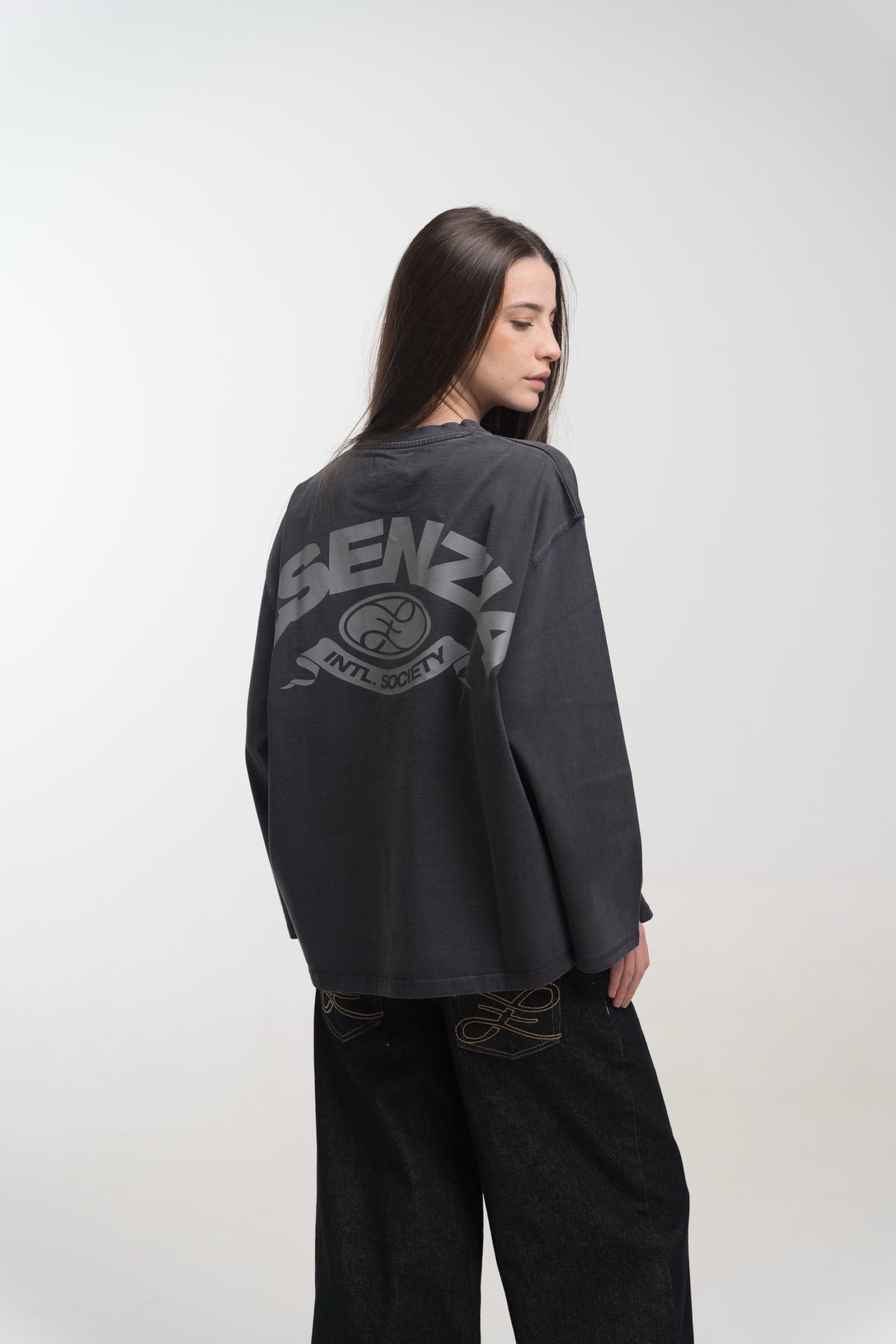 CHARCOAL PENNANT LONGSLEEVE
