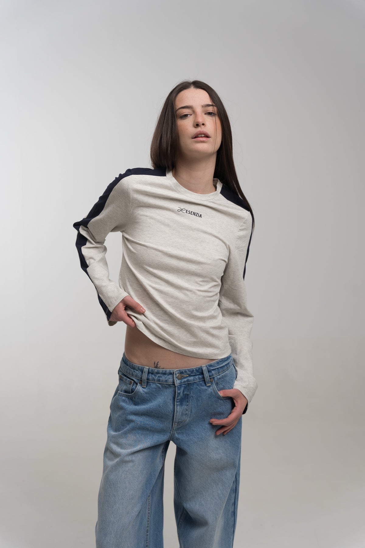 HEATHER SCRIPT LONGSLEEVE