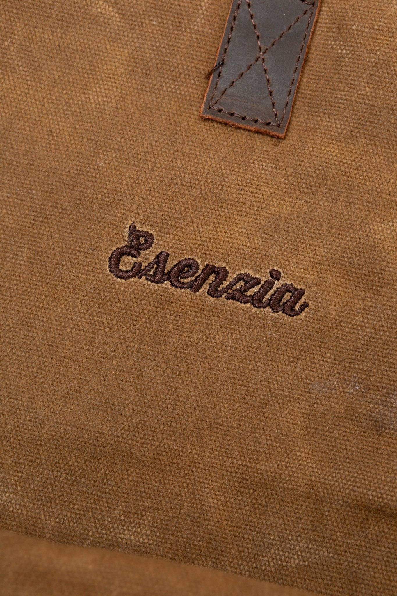 MOCHILA CLÁSICA ENCERADA BEIGE - Esenzia