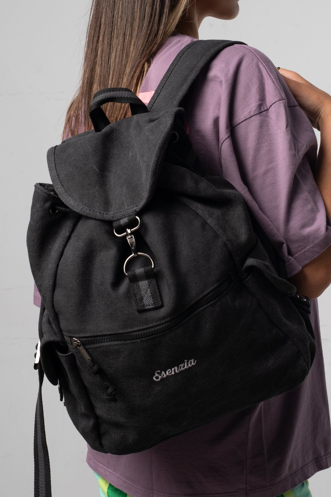 MOCHILA VINTAGE DE LONA NEGRA - Esenzia