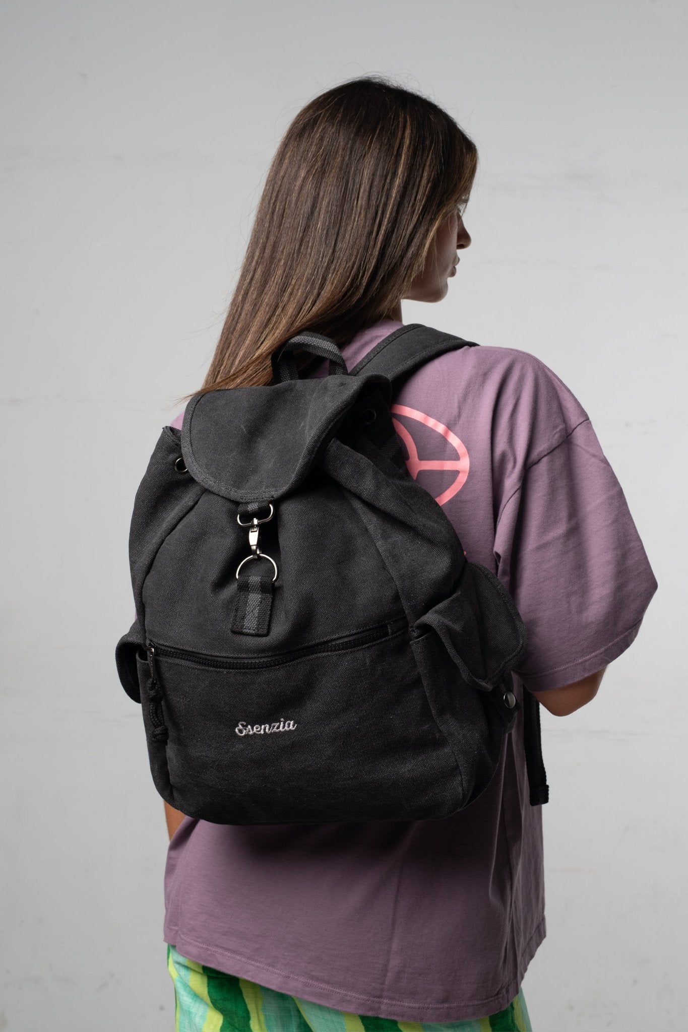 MOCHILA VINTAGE DE LONA NEGRA - Esenzia