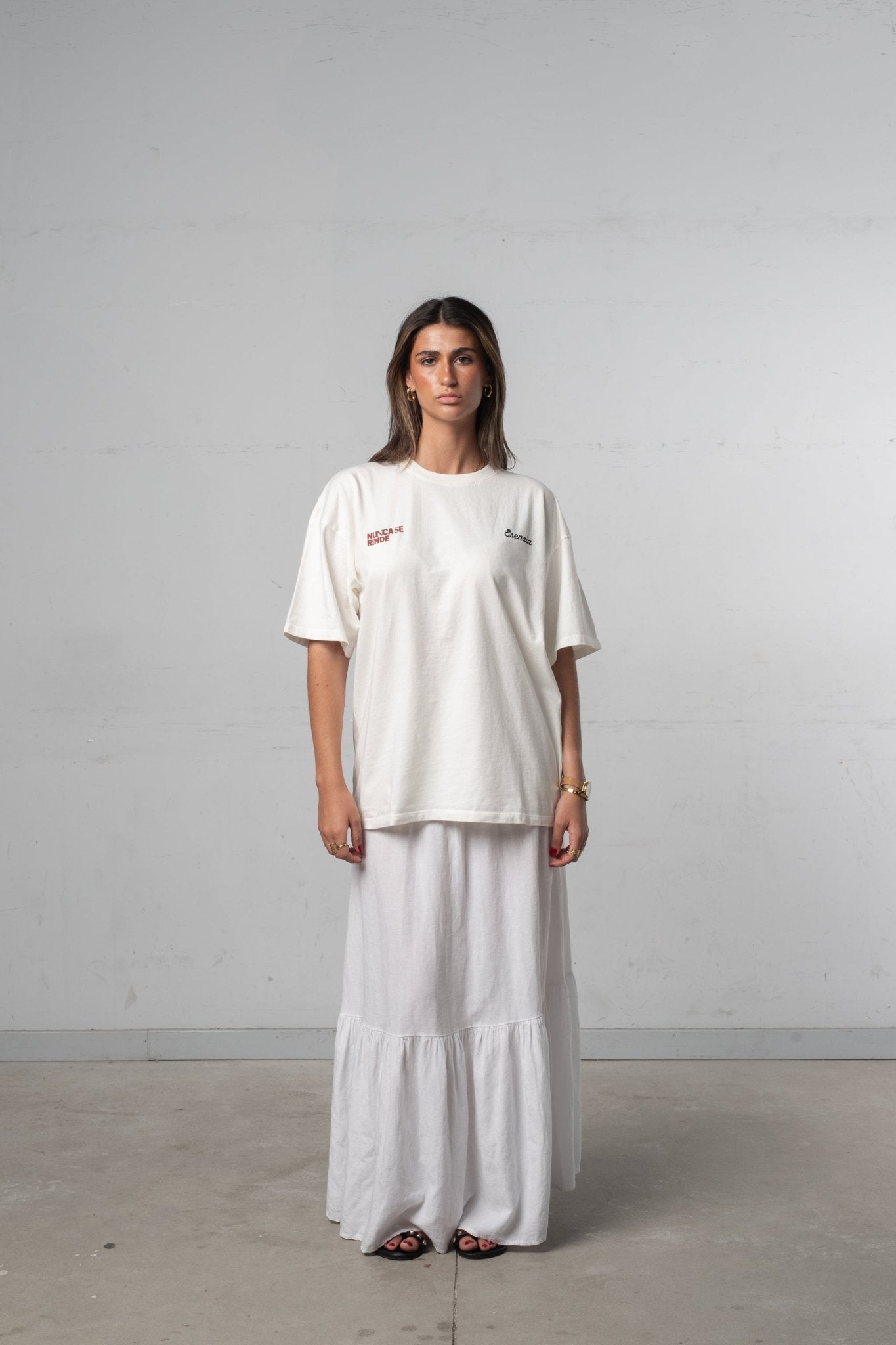 NEVER SURRENDER TEE - Esenzia