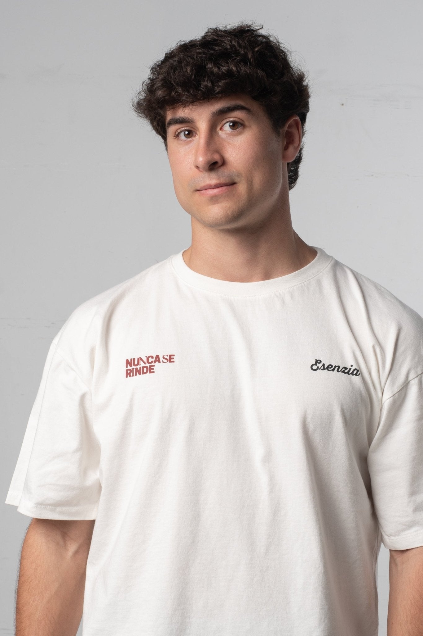 NEVER SURRENDER TEE - Esenzia