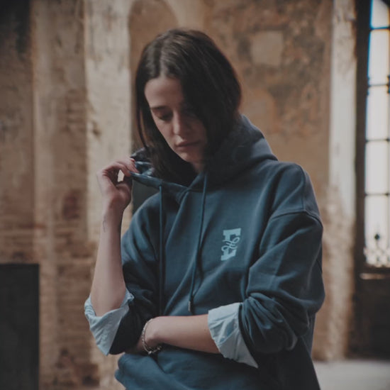 Navy Polka Hoodie · vídeo