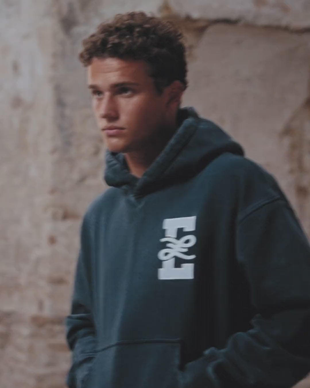Navy Tartan Hoodie · vídeo