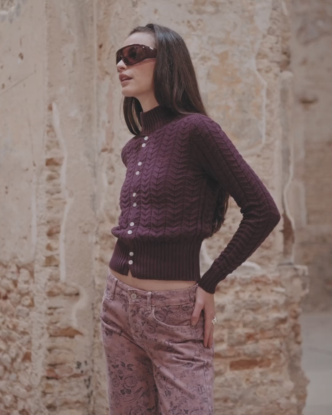 Claret Regatta Button Knit · vídeo