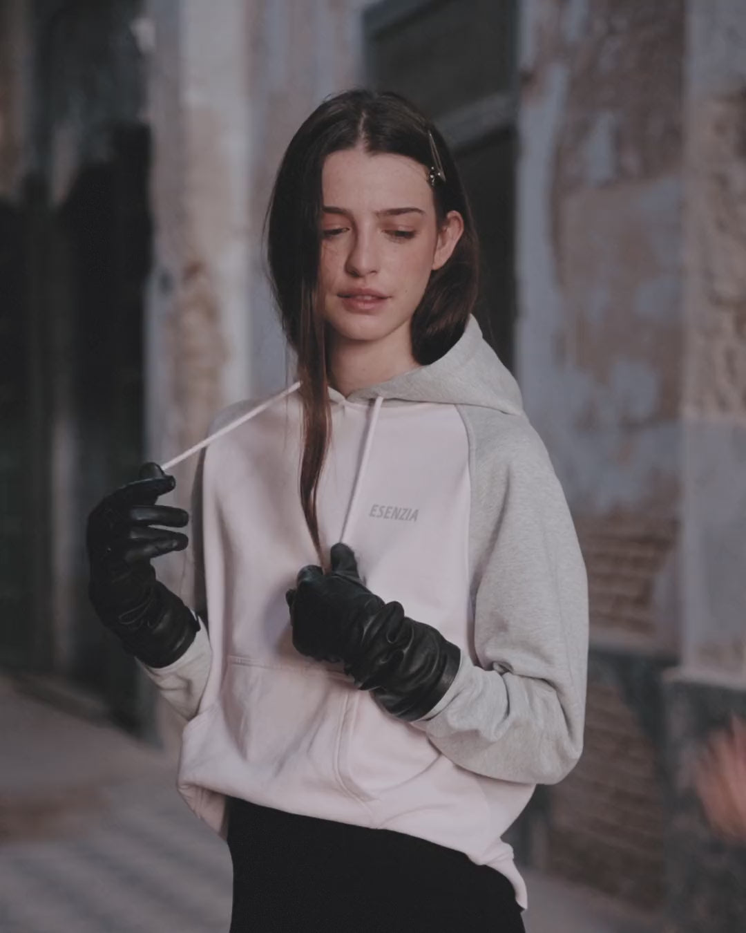 Blush Campus Hoodie · vídeo