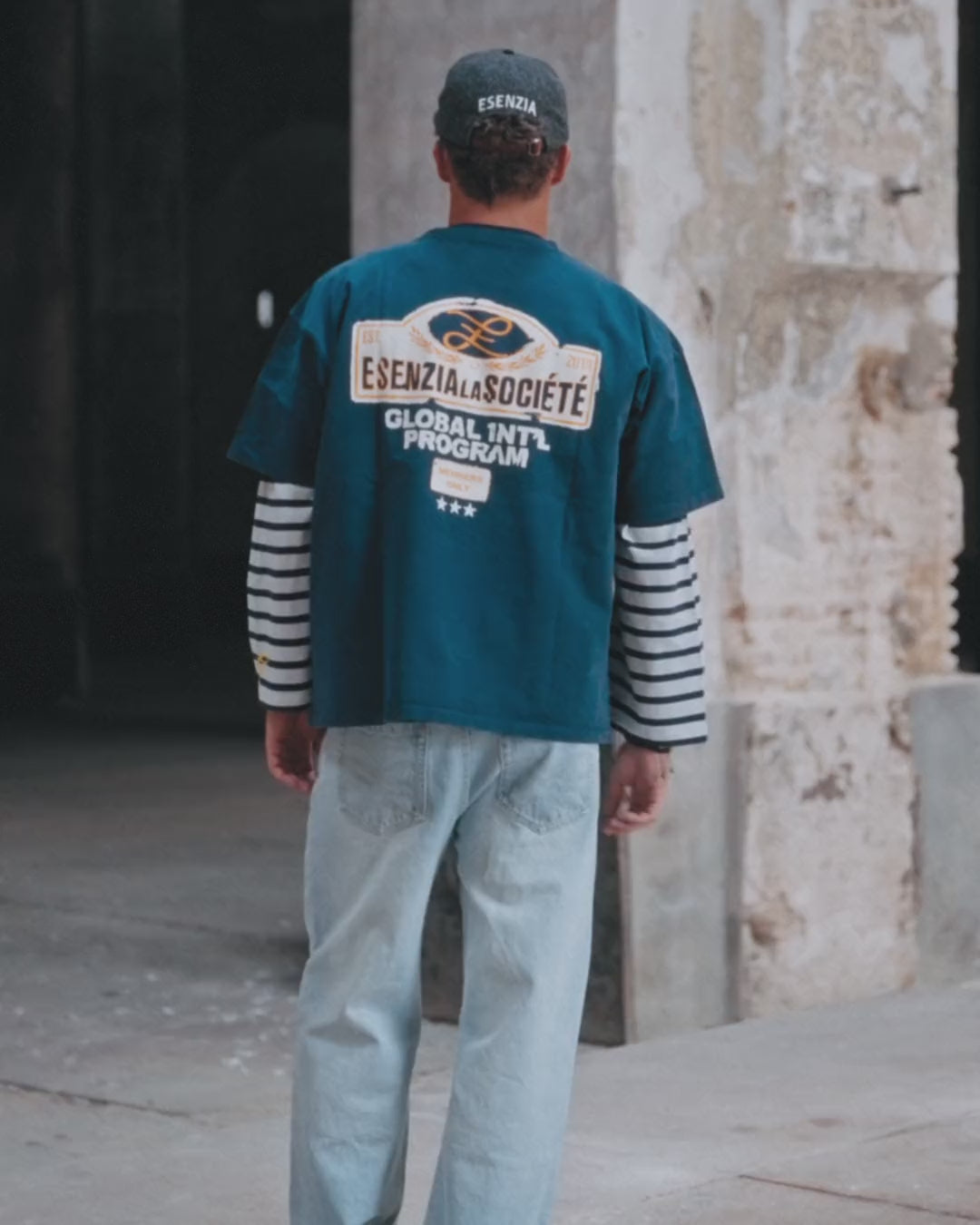 Navy Embassy Tee · vídeo