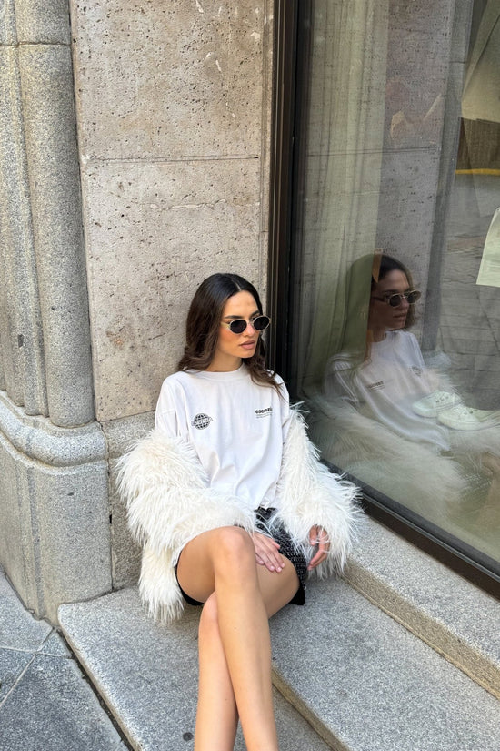 SNOW SPHERE TEE - Esenzia