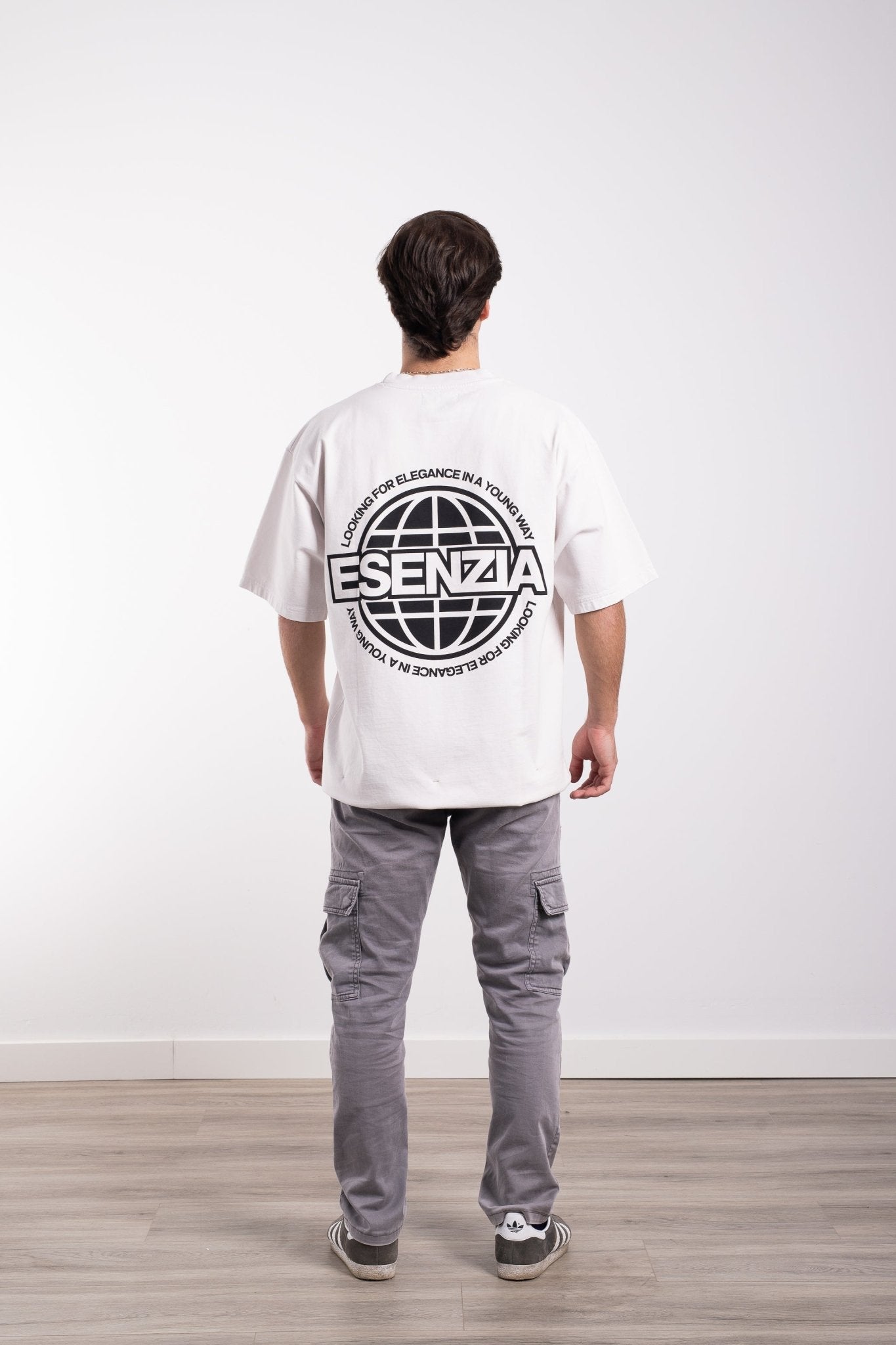 SNOW SPHERE TEE - Esenzia