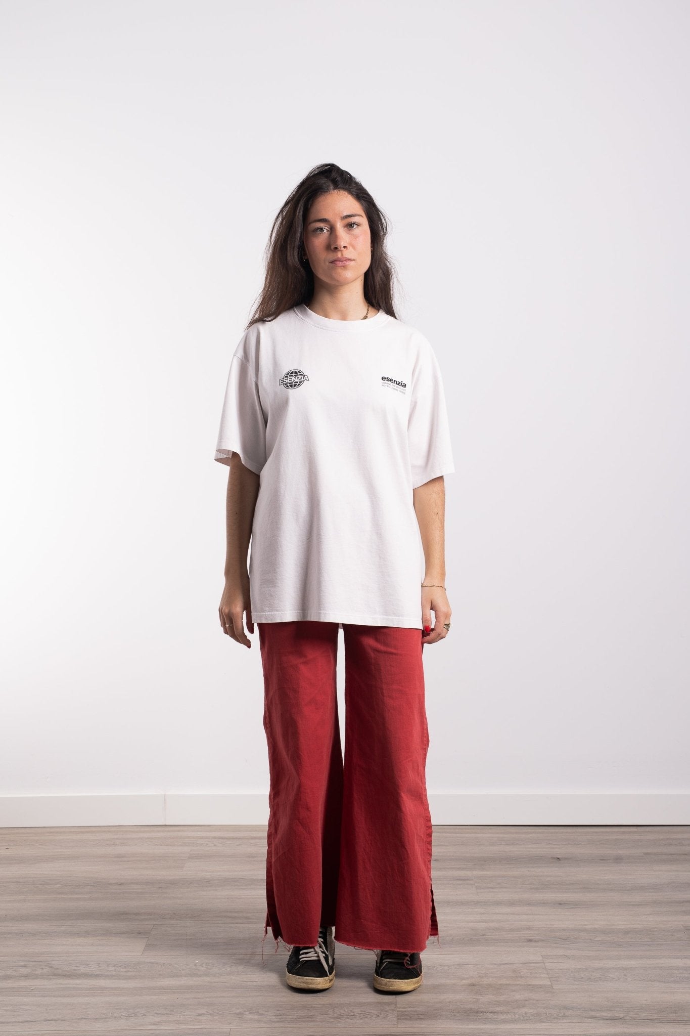 SNOW SPHERE TEE - Esenzia