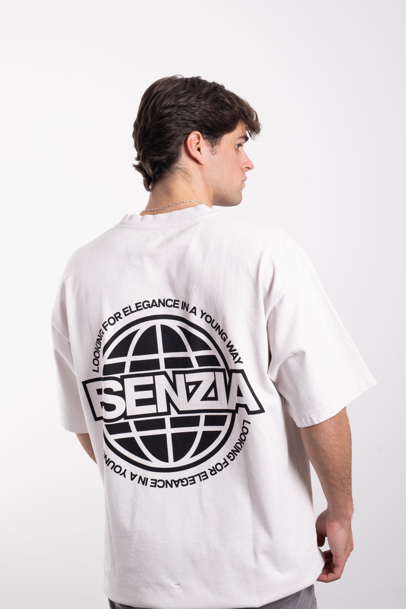 SNOW SPHERE TEE - Esenzia