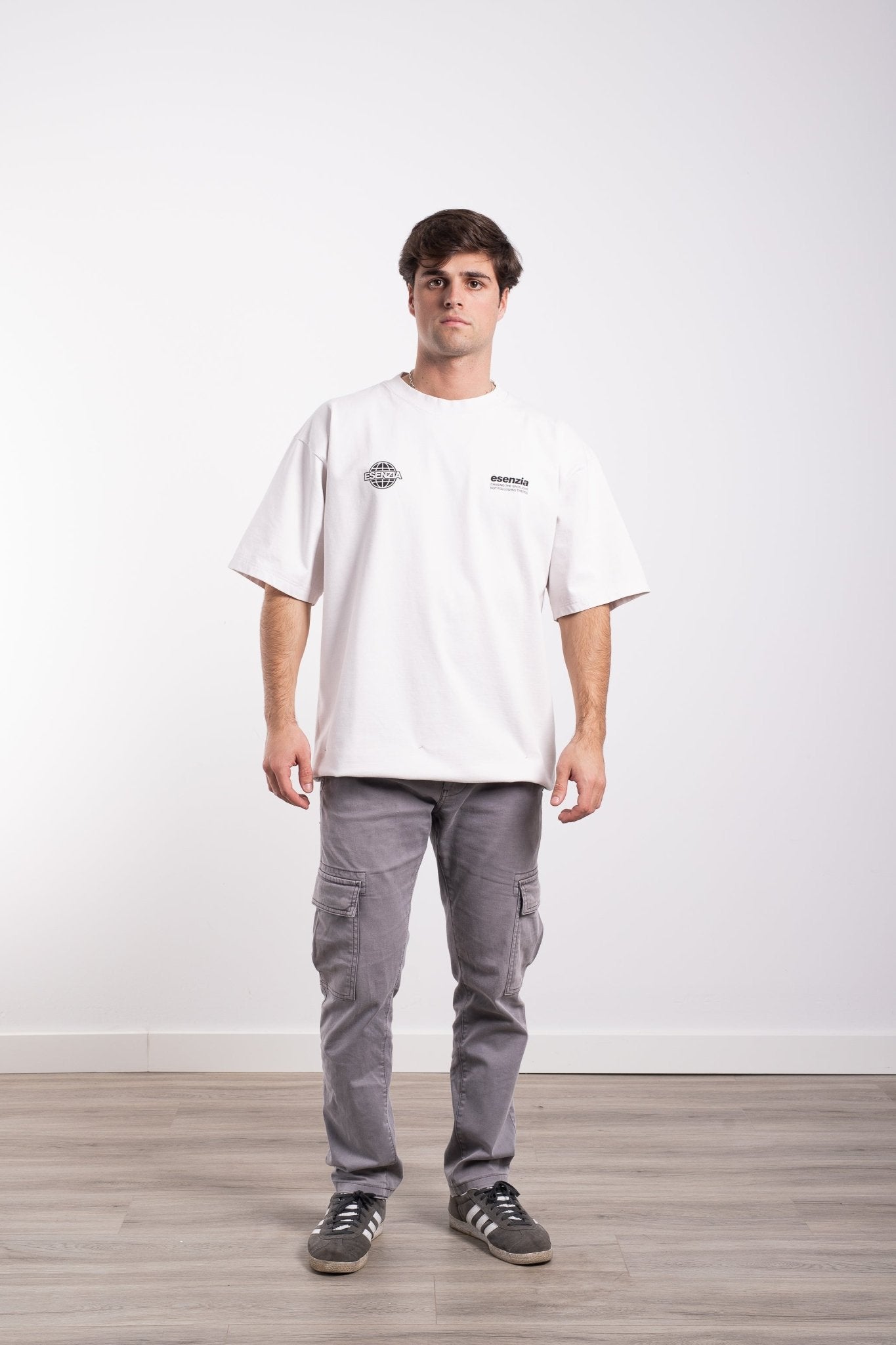SNOW SPHERE TEE - Esenzia