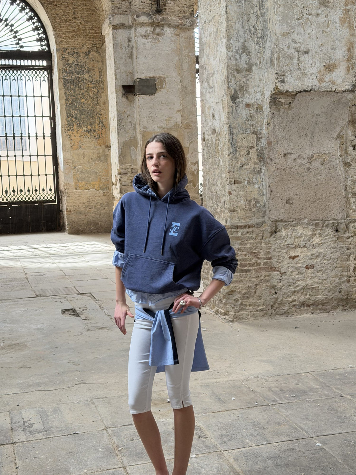 NAVY POLKA HOODIE · The Shift (orgánico)