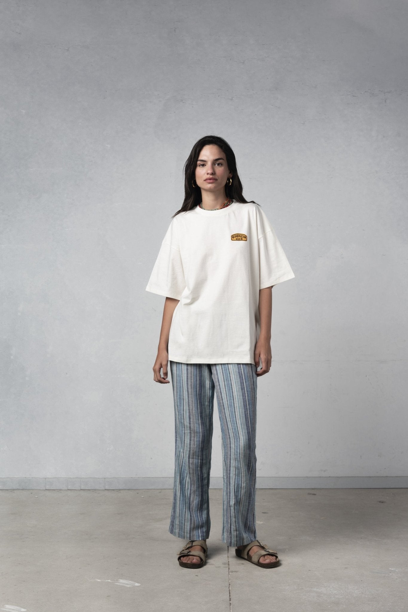 WHITE CAMEL TEE - Esenzia