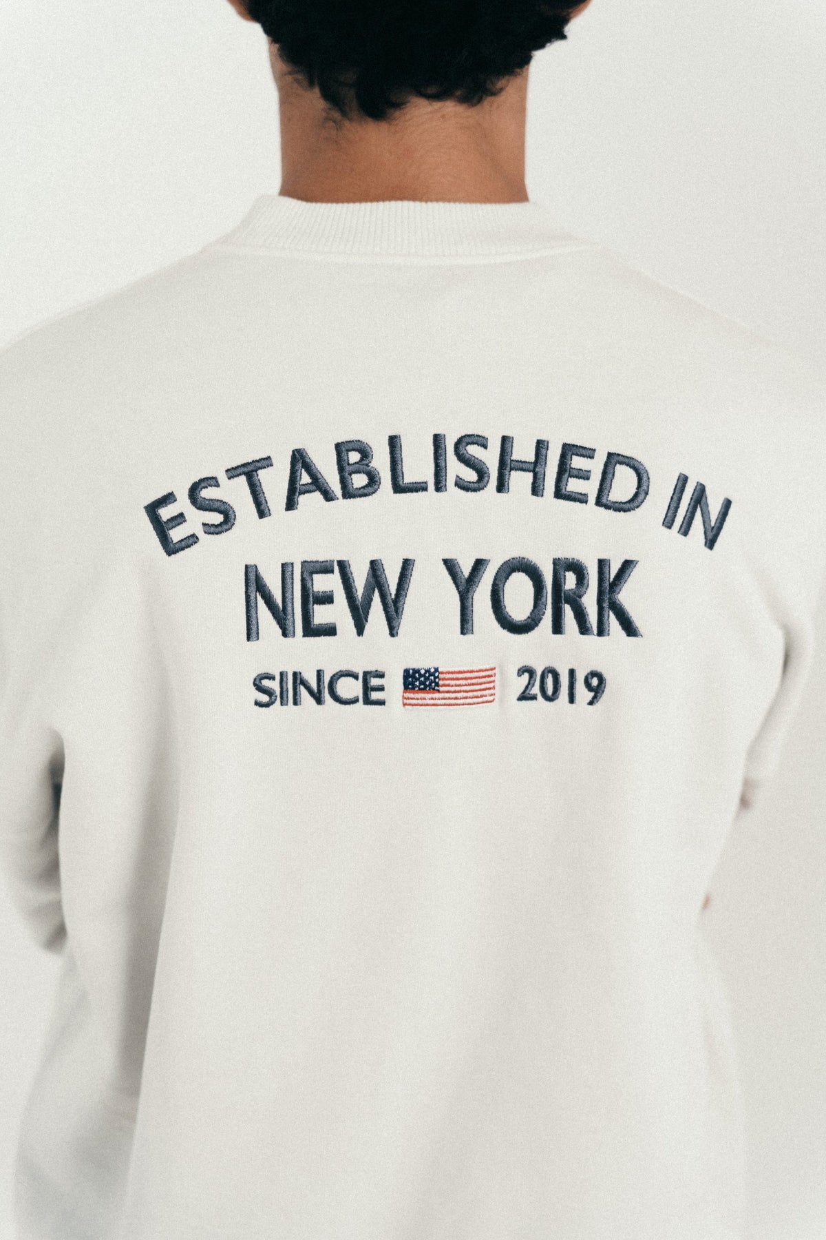 Esenzia Worldwide · bordado New York