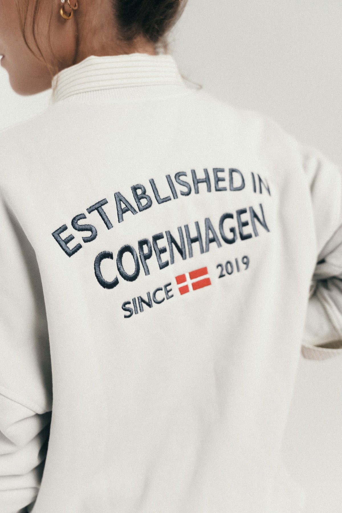 Esenzia Worldwide · bordado Copenhagen