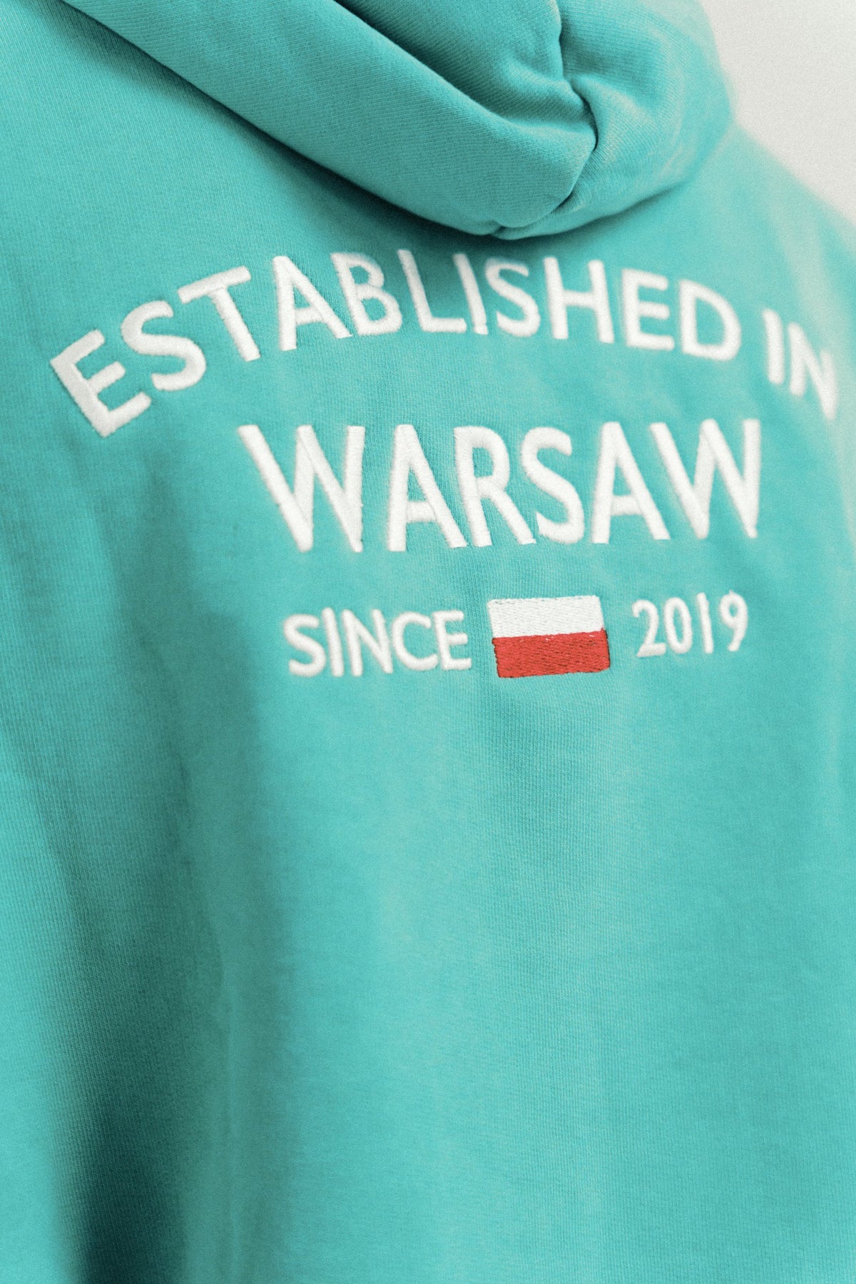 Esenzia Worldwide · bordado Warsaw