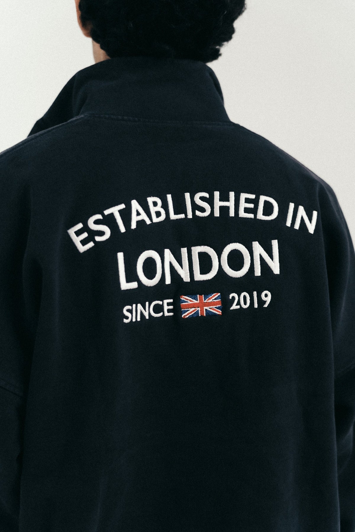 Esenzia Worldwide · bordado London