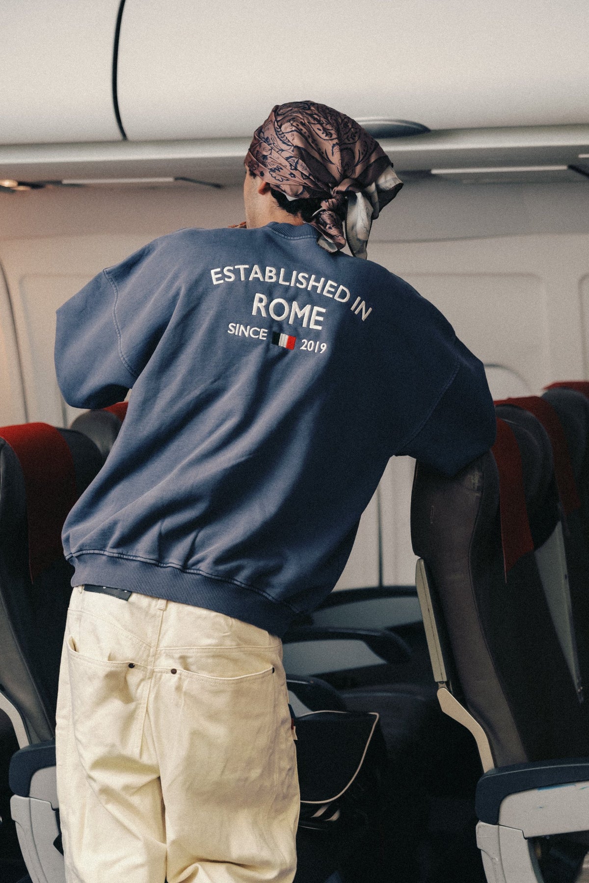 Esenzia Worldwide · a bordo, Rome a la espalda