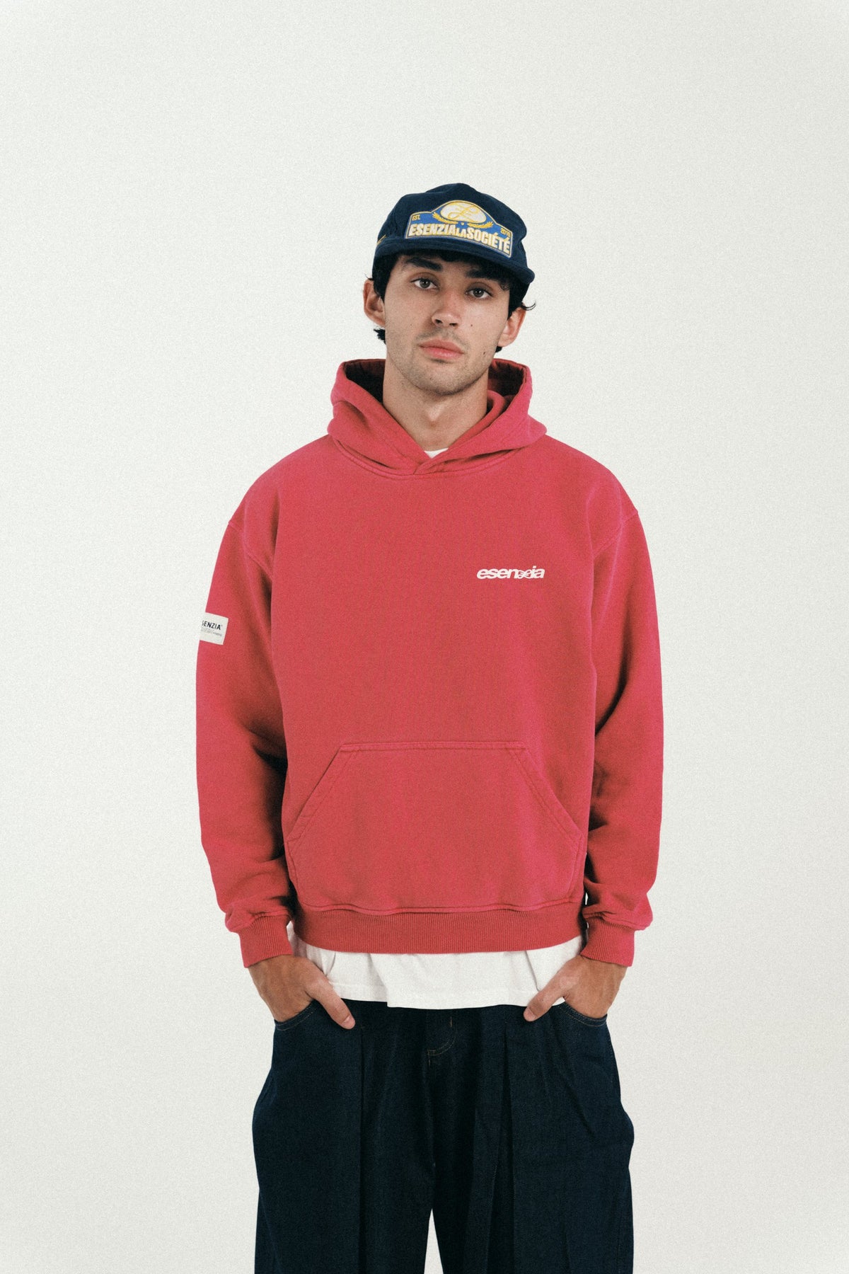 Esenzia Worldwide · lookbook · hoodie rosa