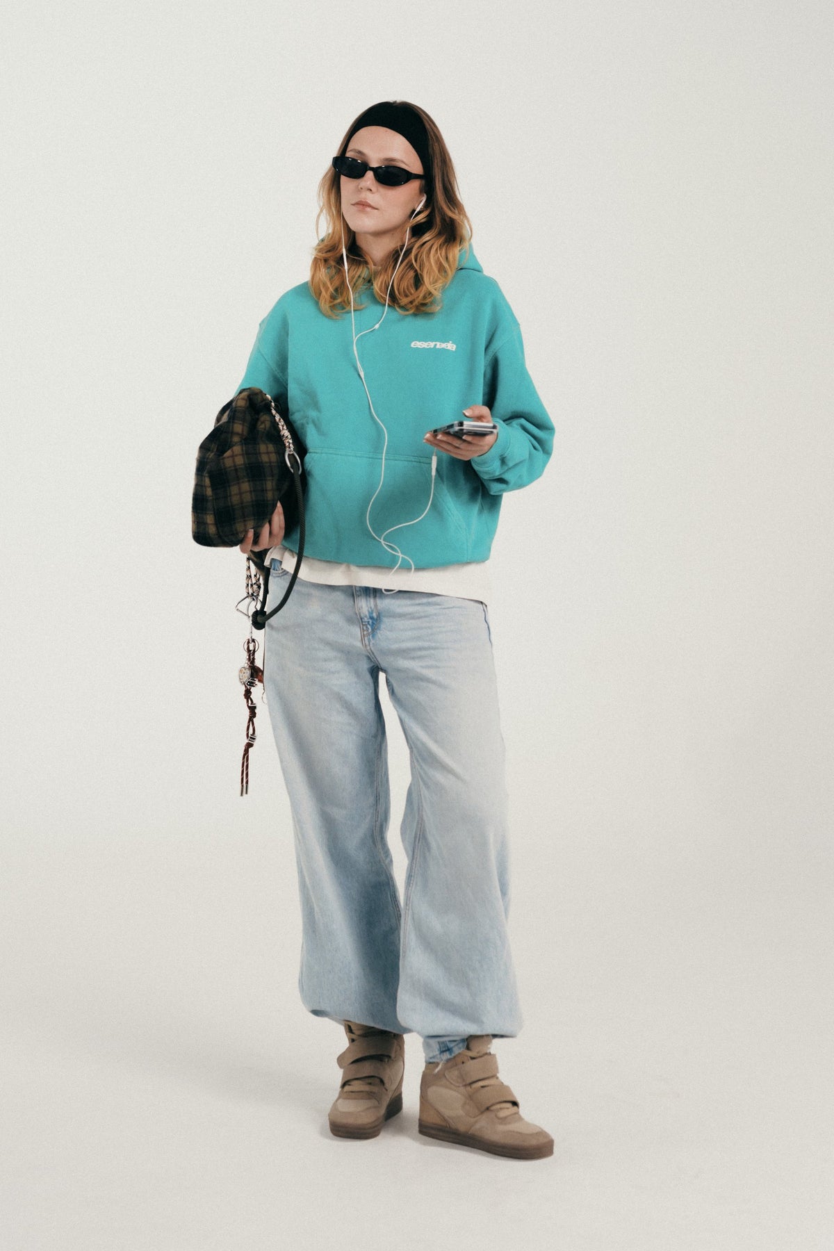 Esenzia Worldwide · lookbook · hoodie aqua