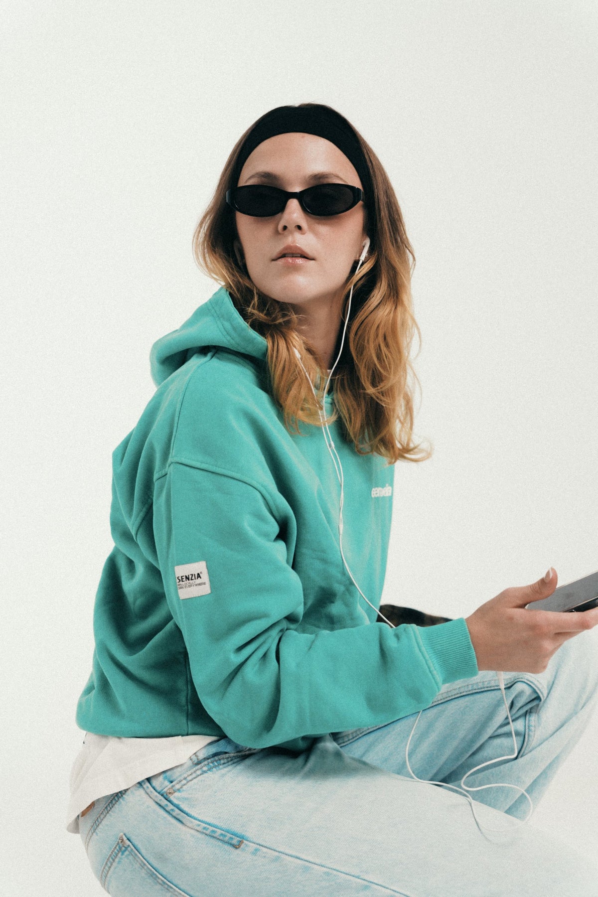 Esenzia Worldwide · lookbook · hoodie aqua