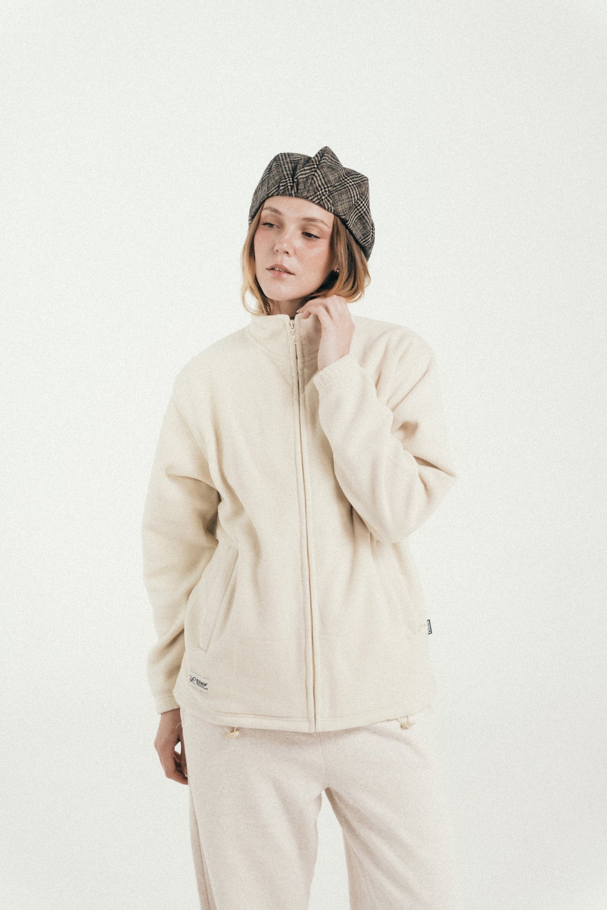 Esenzia Worldwide · lookbook · polar blanco roto
